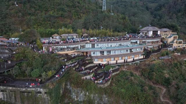 梯田映暖阳，元阳让异乡人恋上“第二故乡”