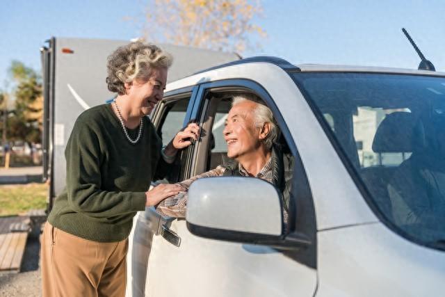 退休自驾如何选目的地？盯紧5个维度，避开2个坑，养老金花得值！