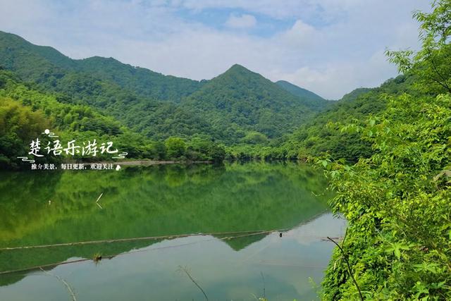 宁波奉化的网红乡村，门前清溪与4个水库连成玩水线，值得游玩