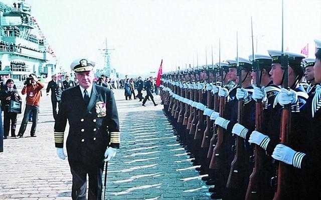 第一次访华就下马威？中国当场撤走仪仗队：摆正态度	、想好了再来