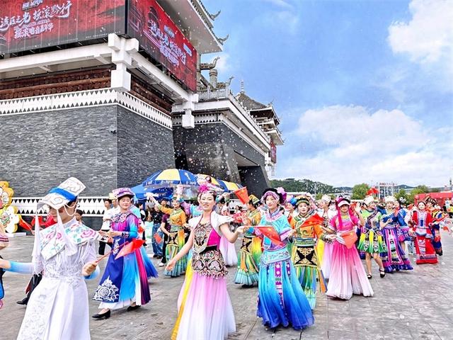 文旅融合玩法新、优质服务留客心……贵旅集团打造假日旅游新场景，点燃消费新引擎
