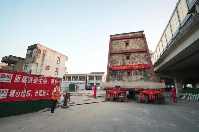 350吨重物平移300米 乐清这座近百年历史的碉楼“搬家”了！