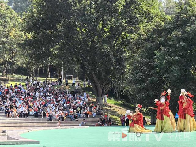 重庆园博园国庆首日人气旺 文艺汇演、亲子项目受热捧