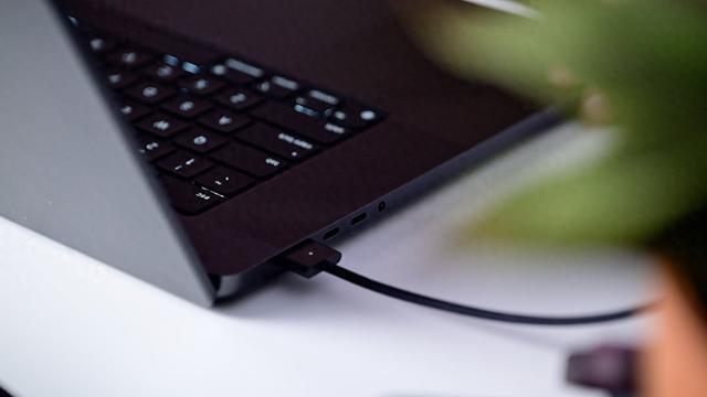 M6 OLED MacBook Pro将于2026年完成重新设计