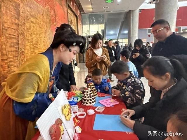 近二十万人在陕历博沉浸式过马年