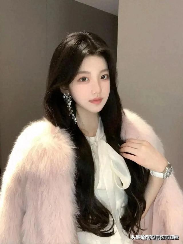 山东临沂一校花仙姿玉色,堪称上帝吻过的容颜,美得让人移不开眼