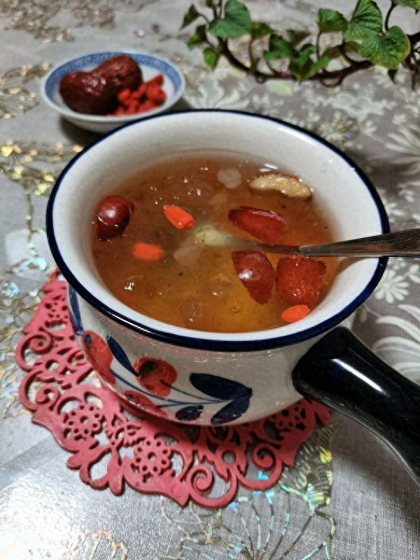 桃胶雪燕皂角花胶 2025年桃胶雪燕皂角的功效与作用禁忌 桃胶雪燕皂角花胶 2025年桃胶雪燕皂角的功效与作用禁忌