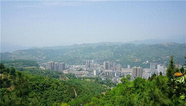 陕西秦岭小县城，坐绿皮火车比开车自驾快，还藏中国唯一自然奇观