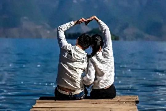 两性关系：搞定50岁女人的最好方式，就是喂饱这两个"饥饿"