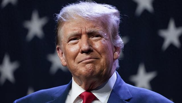 中美上桌谈判前，特朗普通知中国，一个不变，白宫已踢走反华官员