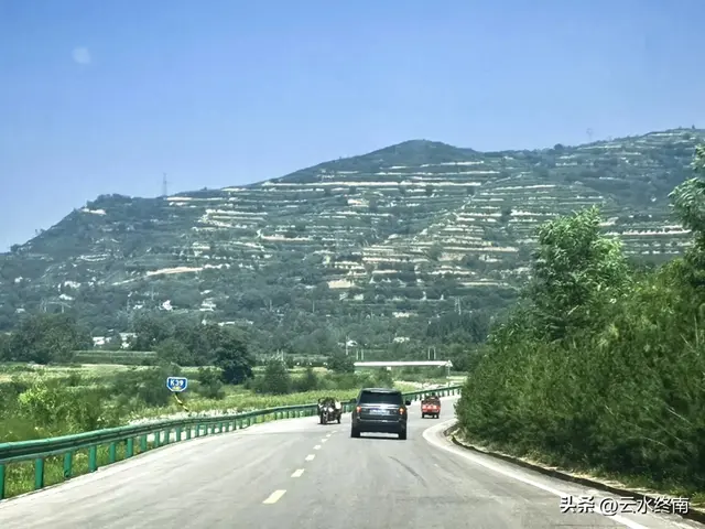 陕甘交界的千年古镇，有绝美高山草原和千年古道，现在却一片萧条