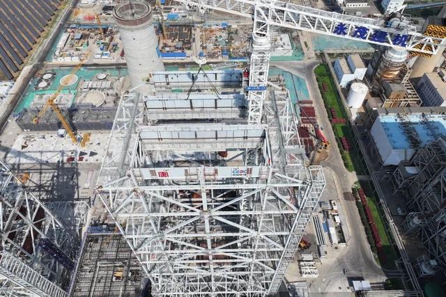 吕四二期扩建项目5号锅炉大板梁吊装工作全部完成