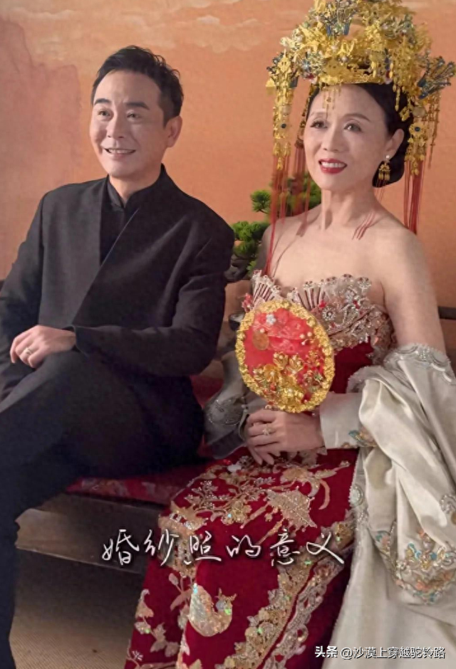 太甜了！63岁演员吴琼和48岁老公拍婚照，结婚21年仍如初恋