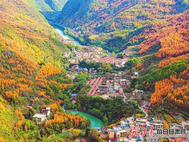 【图片新闻】宕昌县官鹅沟景区深秋美不胜收