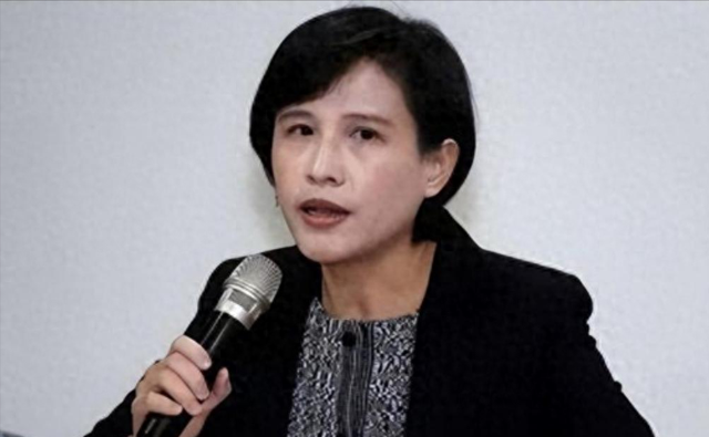 中国国防部送赖清德4个字，英媒: 特朗普中断采访，接北京的电话