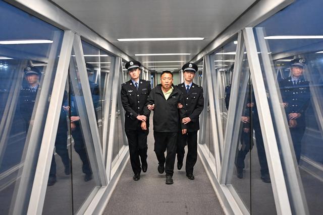 银川原副市长郭柏春案一审开庭，管辖权异议和回避申请等被驳回 曾因渎职犯罪被跨国追逃