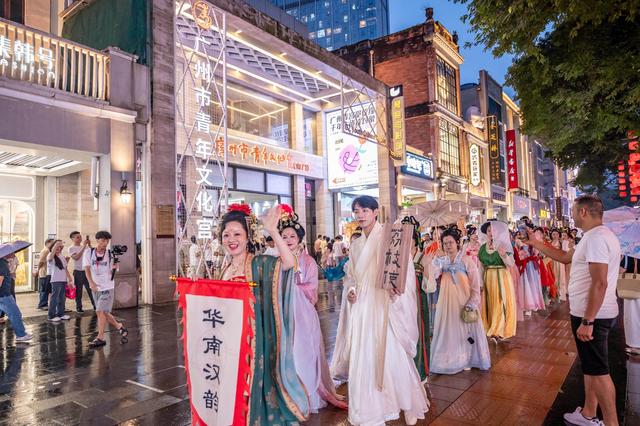 青宫电影城“荔枝游园会”解锁沉浸式国风新玩法