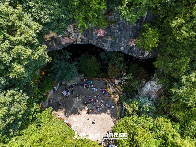 日均接待超20000人次 织金洞迎来避暑游高峰