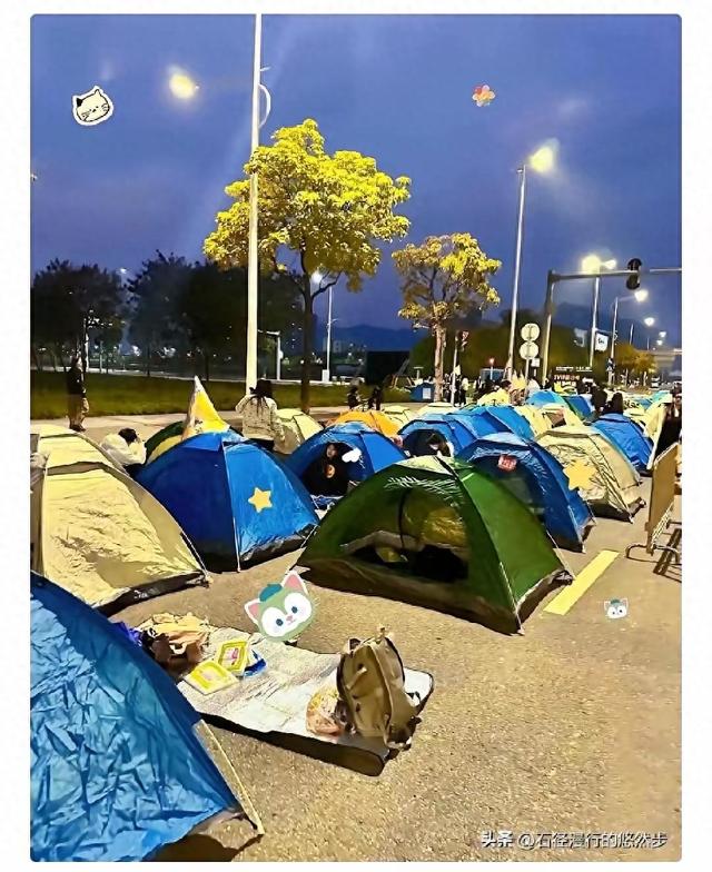 《双节“帐篷热”：年轻人的消费智慧大揭秘。》