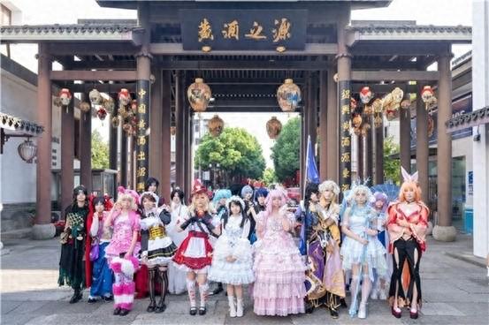 千年黄酒小镇邂逅二次元，古城多了新面孔