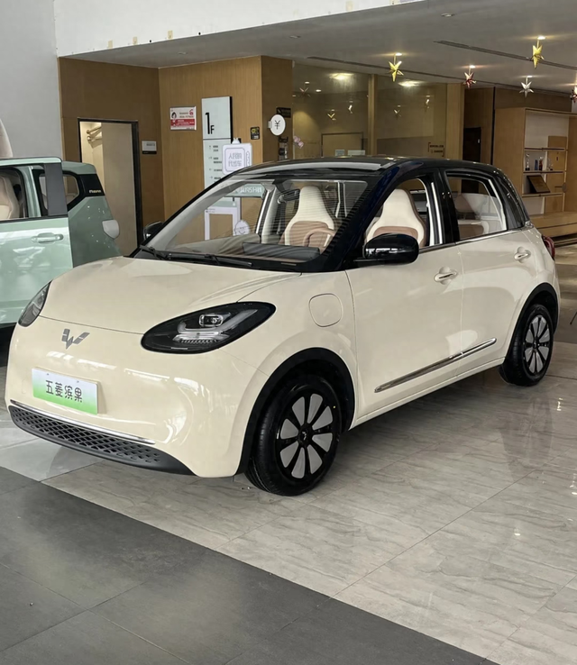 “价格屠夫”再出手！五菱缤果一周内降价8000，小型电车市场洗牌