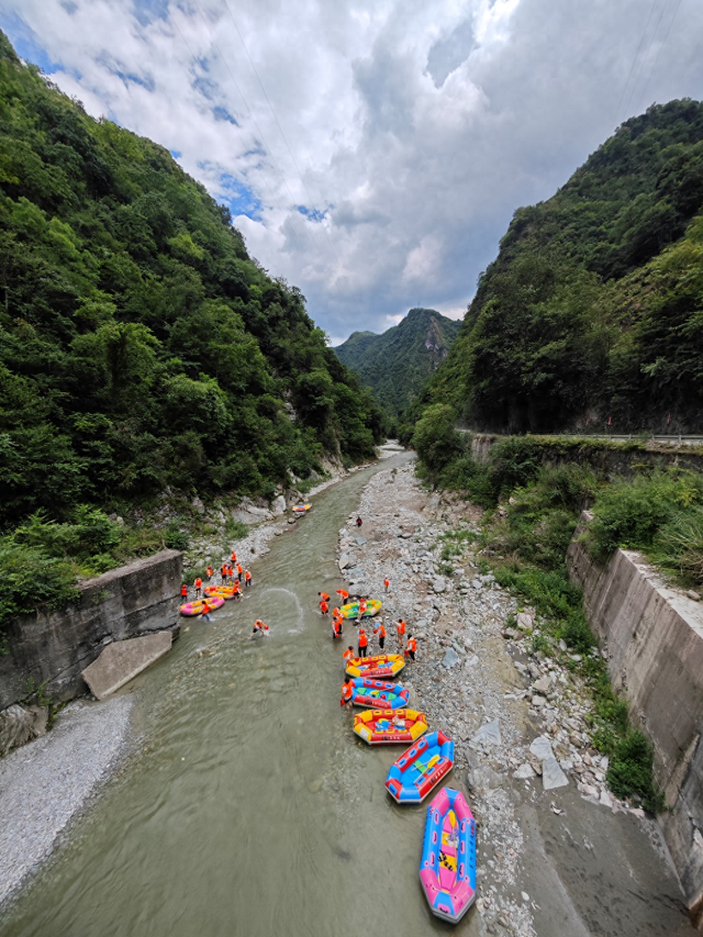 绵阳北川开坪：羌河谷漂流“带火”生态文旅 村民增收路更宽
