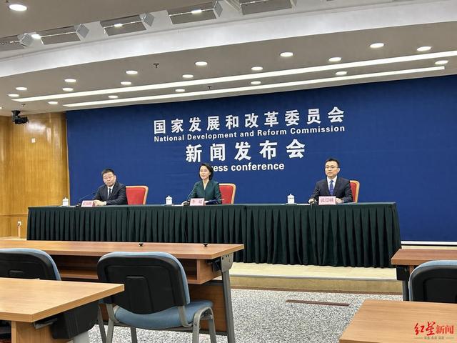 国家发改委：在高空作业等劳动力紧缺或高危领域，人工智能有望成为工人可靠的“搭档”