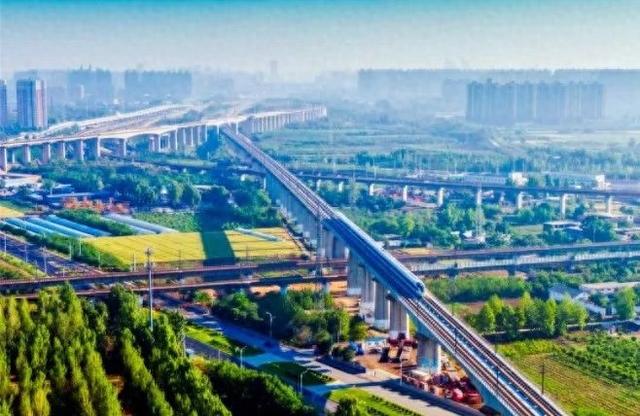没看错！黑龙江省内这个县级市有5个高铁站！