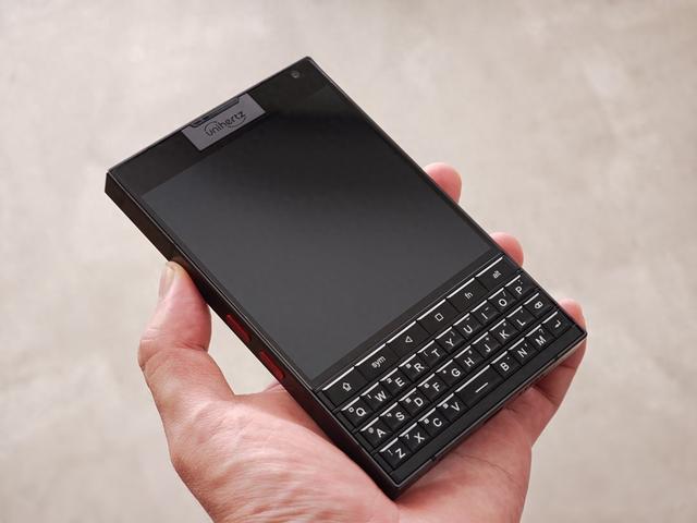 4.5 英寸 2K LCD 小屏，这 2899 新机我真心动了