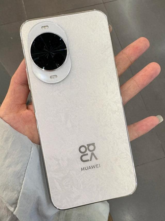 花2070买华为Nova14被吐槽不识货，还不如买Nova14 Ultra