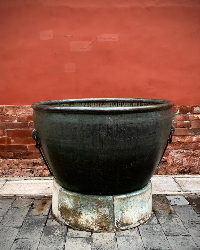 古代消防奇观：清代“吉祥缸”如何守护故宫？