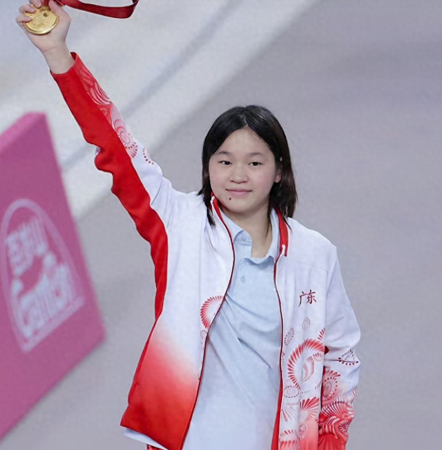 冬至暖意浓！全红婵现身北京复查，与陈艺文同框尽显队友情