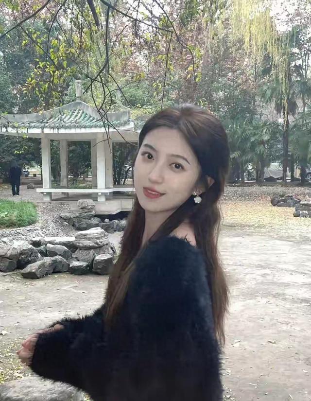 兰州交大校花仙姿玉貌，网友惊叹：沉鱼落雁，此女只应天上有