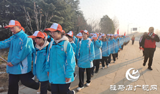 驻马店市第四中学开展“徒步乡野 探秘农耕 感悟成长”研学活动