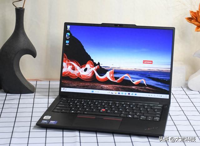 ThinkPad E14 2025 AI元启长续航版测评：全天候续航超轻薄商务本