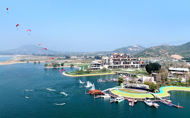 中外游客打卡石家庄 沉浸式感受城市风貌