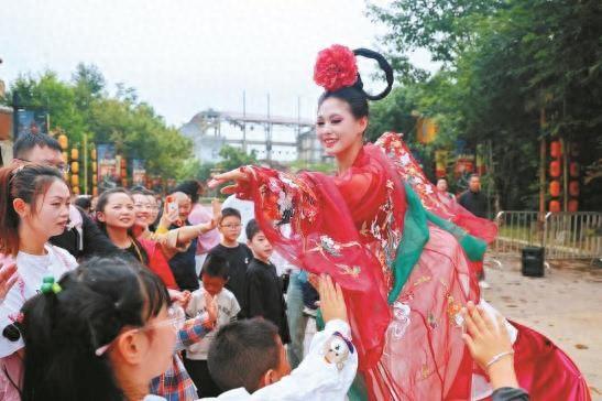 游古蜀三国 看火树银花 双节期间成都各大乐园活动精彩纷呈
