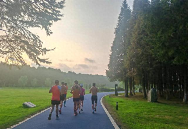 当中年男人开始频繁跑步，不是健身，是这5个“无声告白”！