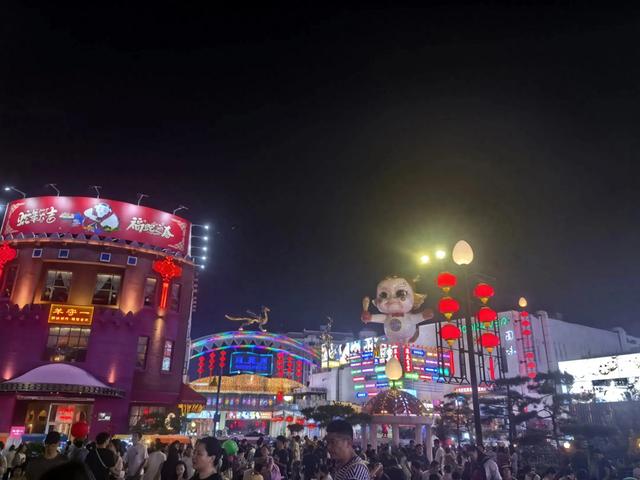 北京最大的夜市！逛三个小时完全没问题！停车场有十个！人山人海