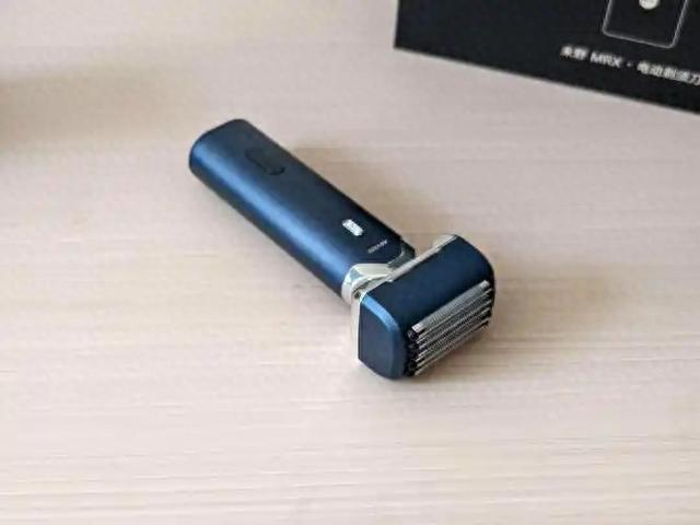 往复式和旋转式剃须刀哪个好？如何选电动剃须刀？这样不踩坑！