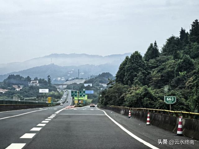 一个四A级景区的酒厂，最贵的酒要卖88万，咱买不起但免费喝得起