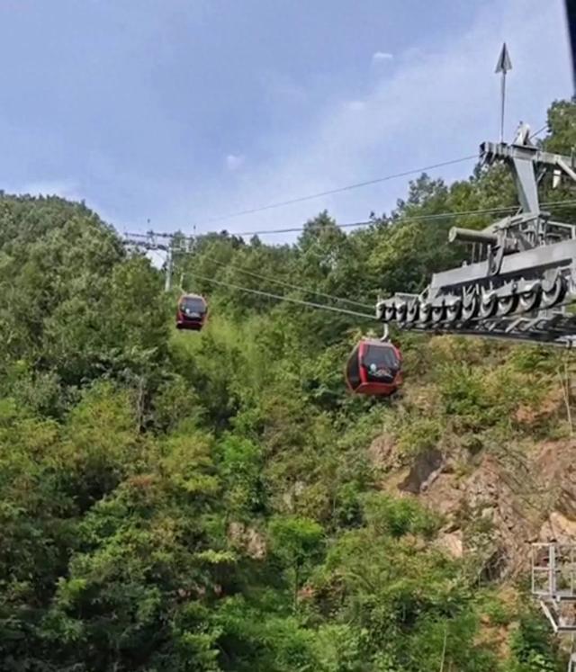 河南洛阳老君山缆车停电致游客被困半山腰，景区回应