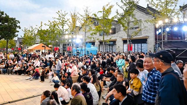 秋雨挡不住！这个商业街区带火郑州老城，终结郑州商业“缺文化”的历史