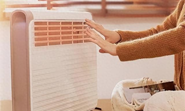 电暖风机和空调哪个费电（暖风机和空调哪个更划算暖风机和空调哪个更费电）