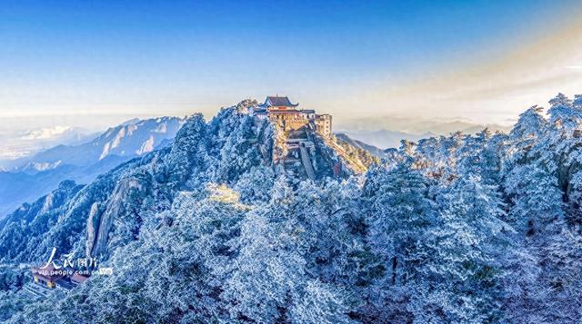 安徽池州：九华山雾凇美景迷游人