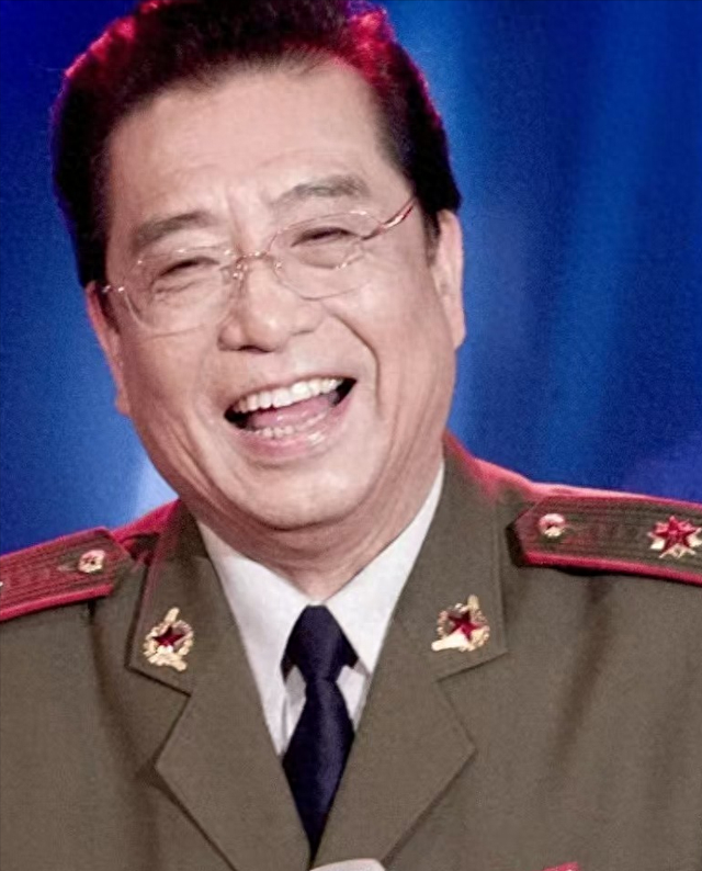 87岁李双江近况曝光，带梦鸽同游新疆，儿子问题已解决，晚年幸福