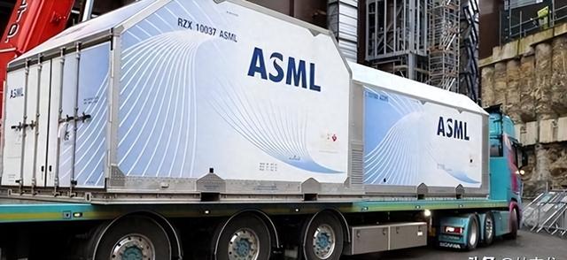 要3架747运的阿斯麦光刻机，中国要另辟蹊径，把光刻机“白菜化”