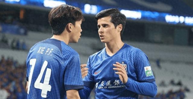 我想耍节奏奥特曼游戏（申花外援马纳法玩奥特曼体感游戏）