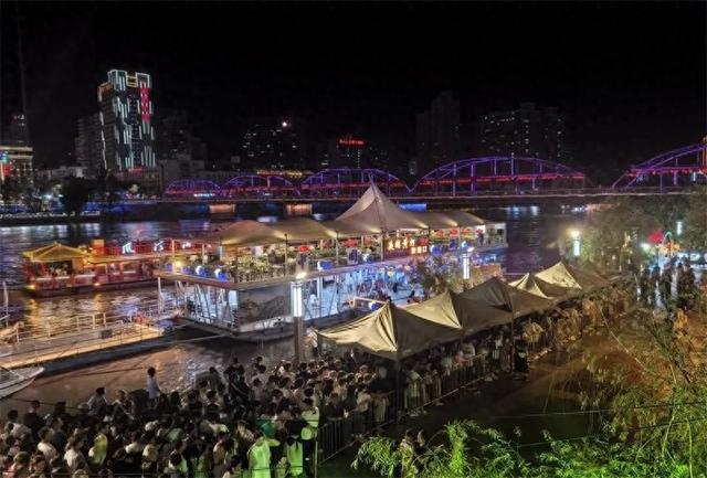 兰州夜游黄河持续火爆 省外游客同比增长25%