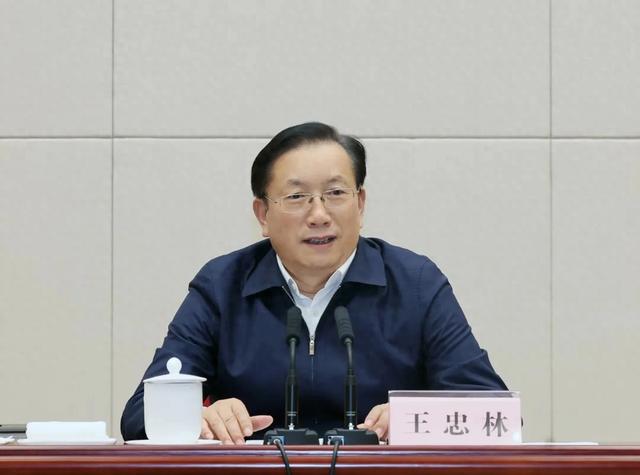 王忠林祝贺新当选院士